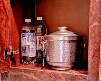 Hammered aluminum ice bucket 