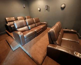 Media room recliner chairs