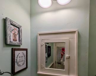 Wall medicine cabinet