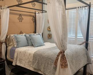 Queen canopy bed