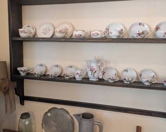Teacup/saucer collection