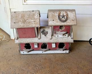 Rustic birdhouse 