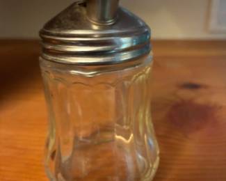 Small sugar shaker