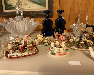 Tiny tea sets