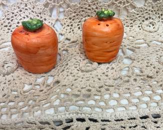 Carrot salt &pepper shakers