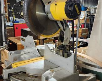  DeWalt 12" Sliding Compound Miter Saw
