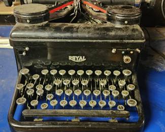  Vintage Royal Typewriter Company 