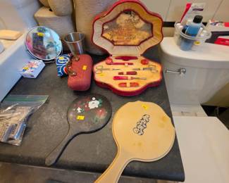 Vintage mirrors and grooming kit