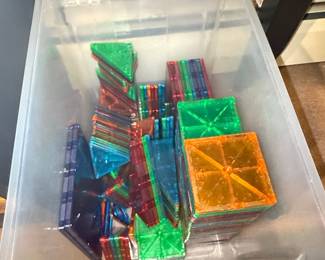 Magna-Tiles Magnetic Building Tiles Set