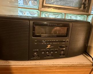 Zenith Z124B AM/FM Dual Digital Alarm Clock Radio