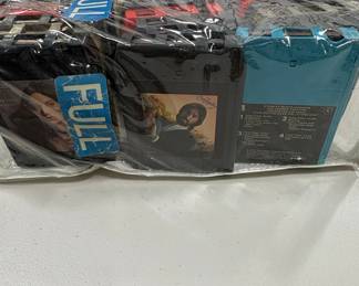 Bulk Lot of 8-Track Tapes Kelhou5-26-4