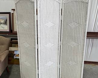 Vintage White Wicker Room Divider Screen Riscam5-26-22