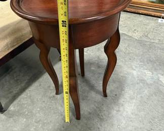 Queen Anne Style Mahogany Side Table Sug-2