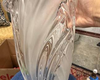 Mikasa Frosted Glass Swirl Vase Riscam5-26-205