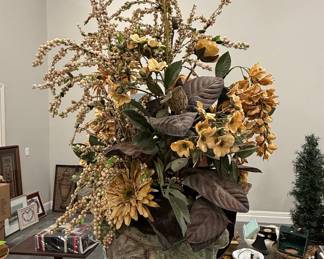 Artificial Floral Arrangement in Distressed Green Urn Planter Riscam5-26-110
