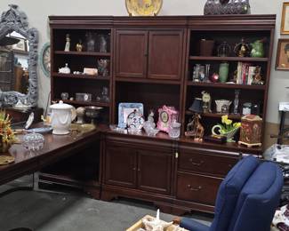 Traditional Mahogany Finish Desk