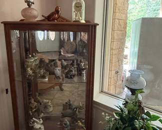 Vintage Pulaski Curio Cabinet with Assorted Figurines Burhou1-8