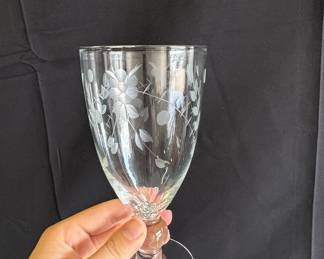 Vintage Etched Floral Pattern Wine Glasses (Set of 6) Riscam5-26-44