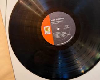 Bobby Goldsboro – Greatest Hits Vintage Vinyl LP Vintage Bobby Goldsboro Greatest Hits vinyl LP on United Artists Records. Includes the original record and album cover featuring Goldsboro photographed beside a cemetery monument. Vinyl and cover show age-related wear consistent with a vintage record. Record has not been play-tested. See photos for overall condition.