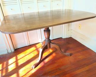 216 Kittinger Williamsburg Adaptation Pedestal Table