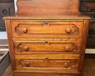 216 Vintage 3Drawer Dresser