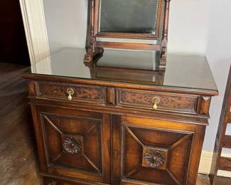 216 Kittinger Walnut 5Drawer Server Dresser