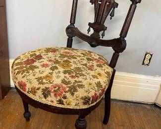 216 Antique Victorian Needlepoint Accent Chair