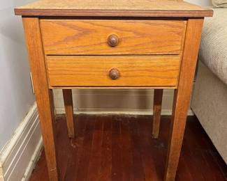 216 Shaker White Oak 2Drawer Accent Table