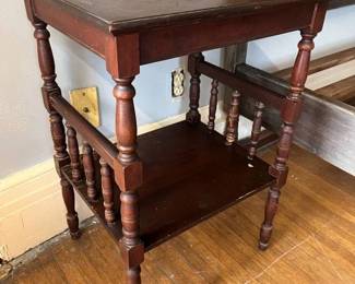 216 Victorian 2Tier Mahogany Accent Table