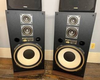 216 Fisher STV884 3Way FloorStanding Speakers