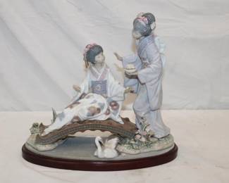 Llardo Porcelain Sculpture "Springtime in Japan" 12"x13.5"x6" in original box #1445