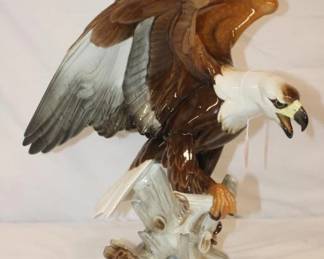 18" tall Bald Eagle by Hutschenreuther Germany Kunstabtellung 7, very good condition