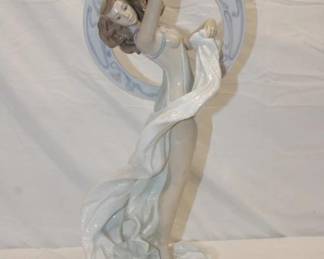 Llardo porcelain scuplture "Dance" 18.5"x9"x9" in original box #1836 1inch hairline fracture