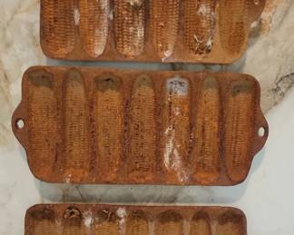 4 Cat Iron Corn Dishes. Great for Decoration