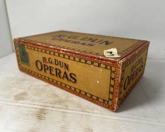 R.G. Dun Operas Cigar Box