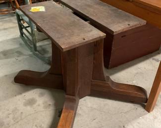Great, sturdy table base just waiting for a top. Project!
