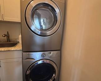 Stackable full-size washer dryer
