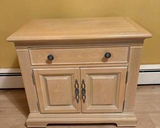Bernhardt nightstand (Qty 2)