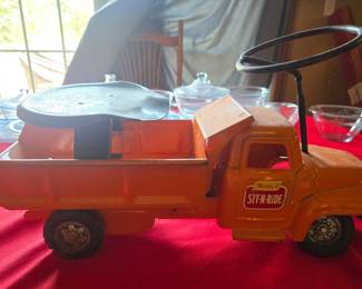 Metal ride on truck