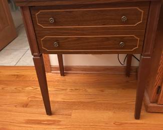 Sewing machine cabinet