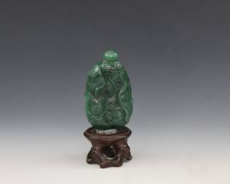 Green hardstone Snuff Bottle in the shape of a pebble
