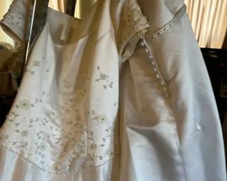 A Jacqueline Size 14 Wedding Dress And A Juniors Size 14 Member Of Party Dress