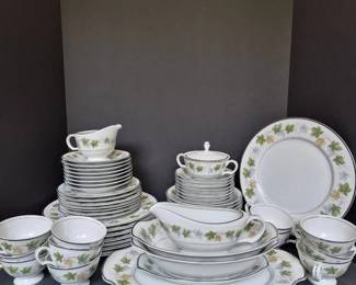 Sherwood Fine China Dinnerware, Japan 56 Pcs  Green Leaves