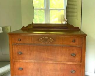 Vintage United Furniture Company 3Drawer Dresser On Casters