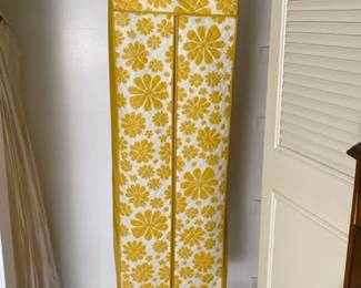1970s Vintage Hanging Closet Organizer