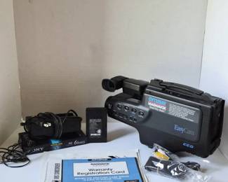 Vintage Magnavox Camcorder CVT325AV w Original Box  Manuals