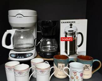 Coffee Makers Mugs Lot w Set of 4 Christoper Stuart Bone China Mugs Spring Crest Pattern