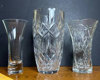 073 oneclearglasstwopressedglassvases