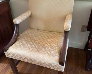 029 upholsteredarmchairintraditionalstyl