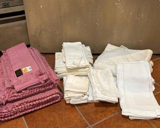 268 assortedtablelinensandplacemats